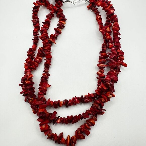 Beautiful three strand coral chip statement necklace with 925 clasp! - Picture 10 of 10